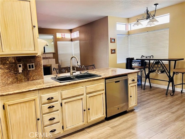 Detail Gallery Image 4 of 12 For 12342 Hitching Post, Victorville,  CA 92392 - 4 Beds | 2/1 Baths