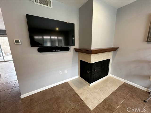 Detail Gallery Image 10 of 45 For 18598 Creek Ln, Huntington Beach,  CA 92648 - 3 Beds | 2/1 Baths