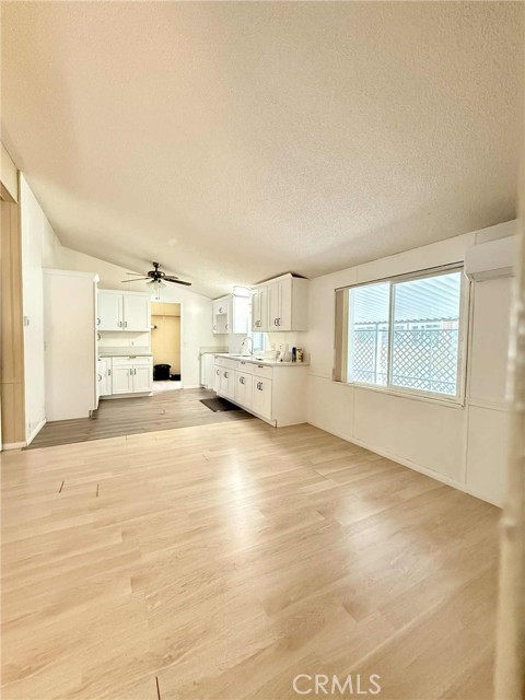 21100 State St, San Jacinto CA: https://media.crmls.org/medias/0664a388-464d-4082-8c86-9fd07a5ce180.jpg