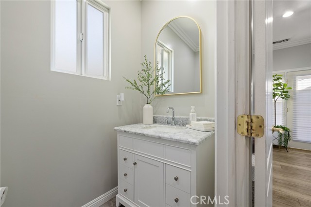 7027 Shoshone Avenue, Van Nuys CA: https://media.crmls.org/medias/06653778-0198-47bd-b8cd-b2551ceb7d2e.jpg