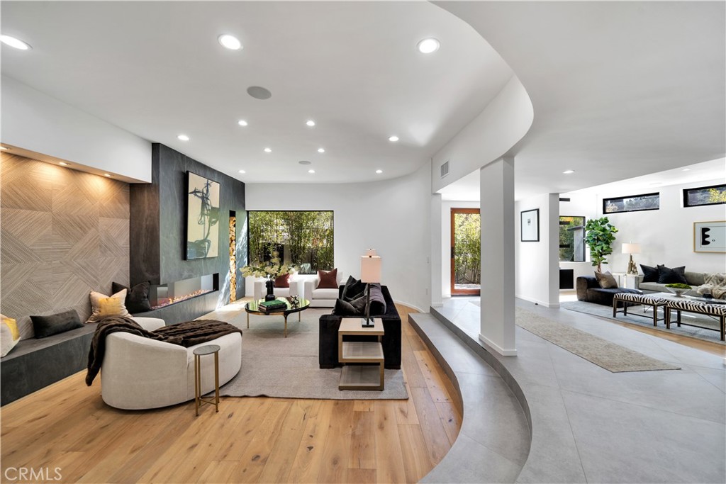 11. 2743 Laurel Canyon Boulevard Los Angeles, CA 90046