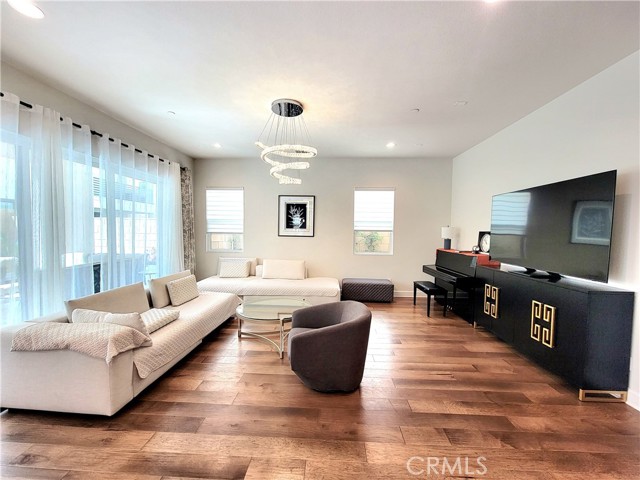 Detail Gallery Image 6 of 37 For 346 Sawbuck, Irvine,  CA 92618 - 5 Beds | 5/3 Baths