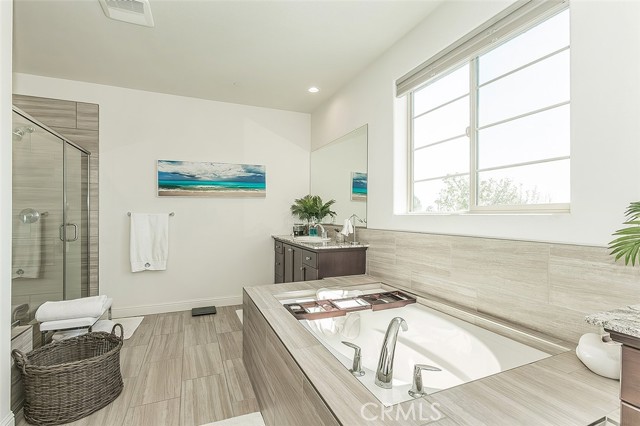 Image 33 of 75 For 877 Treasure Hills