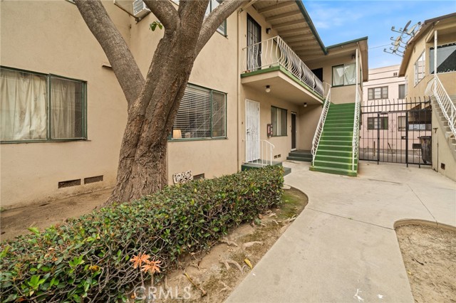 617 Cedar Avenue, Long Beach CA: https://media.crmls.org/medias/0666f313-e007-4a62-b13b-a3fcb5272346.jpg