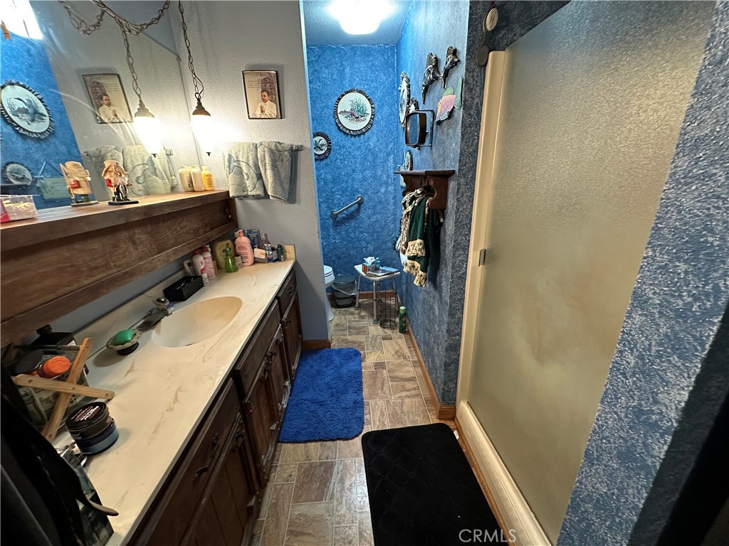 https://media.crmls.org/medias/06675511-63f7-43c0-9823-51ebdb76c445.jpg?preset=X-Large