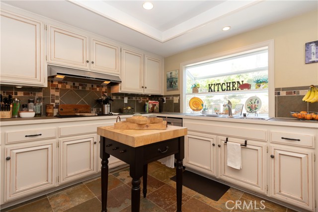 31032 Via Estenaga, San Juan Capistrano CA: https://media.crmls.org/medias/06677878-83d7-4377-8d7f-6aa5a8e43353.jpg