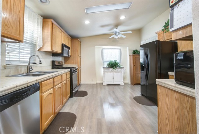 Detail Gallery Image 13 of 38 For 840 E Foothill Bld #183,  Azusa,  CA 91702 - 3 Beds | 2 Baths