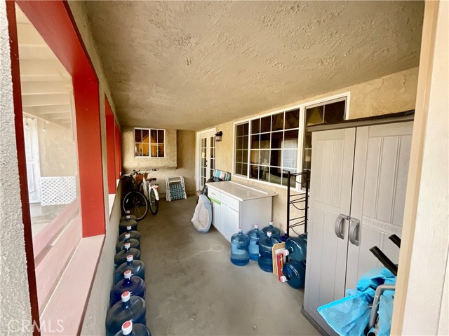 10195 Shangri La Avenue, Hesperia CA: https://media.crmls.org/medias/06690afd-dc08-42d2-8a10-b1df2f253662.jpg