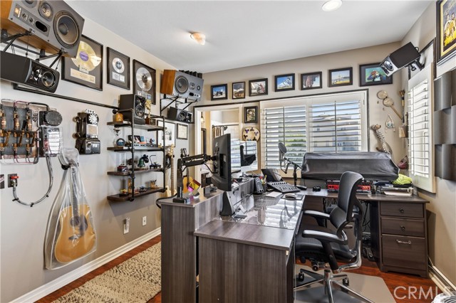 24255 Hillhurst photo 36