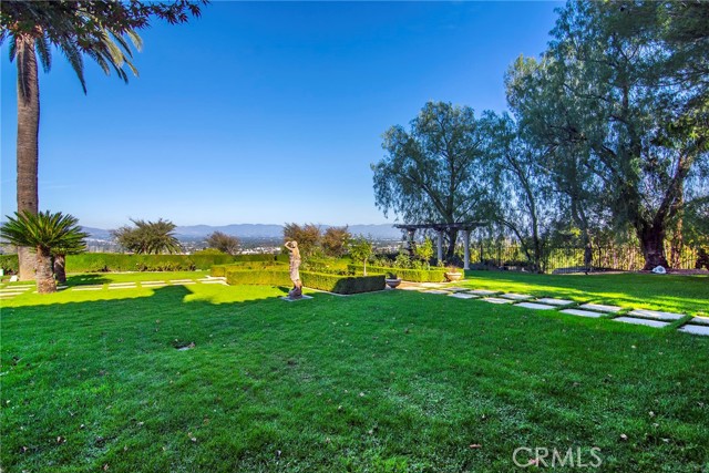 Detail Gallery Image 67 of 73 For 18933 La Montana Pl, Tarzana,  CA 91356 - 7 Beds | 6/1 Baths