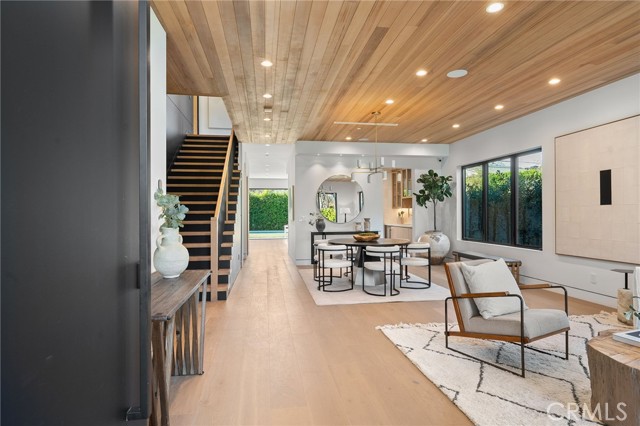 4453 Gentry Avenue, Studio City CA: https://media.crmls.org/medias/066ab5c0-5841-44f7-9d95-5a4352d4c41d.jpg