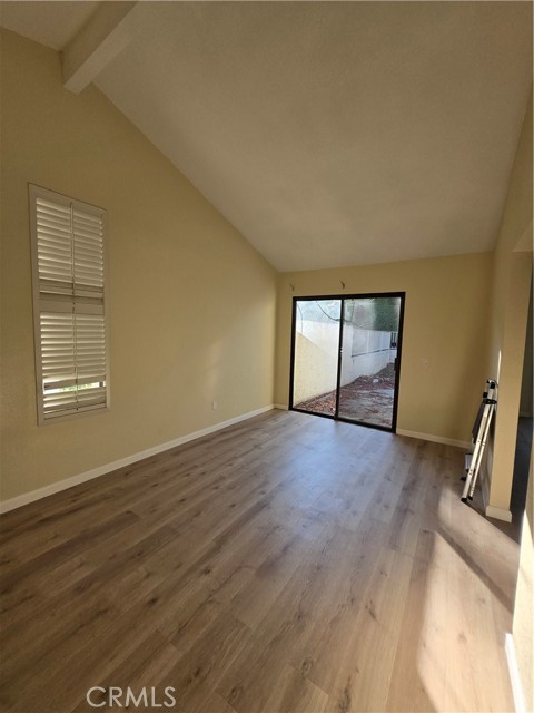 Detail Gallery Image 2 of 14 For 919 Creekside, Fullerton,  CA 92833 - 2 Beds | 2/1 Baths