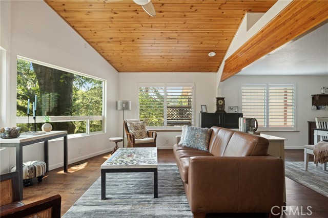 221 Darfo Drive, Crestline CA: https://media.crmls.org/medias/066b5f96-e22f-447f-a1f7-f9001c14bc9c.jpg