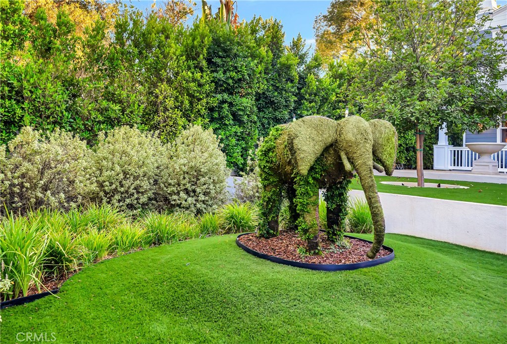https://media.crmls.org/medias/066b6f00-236b-414b-9918-361e55f829bb.jpg?preset=X-Large