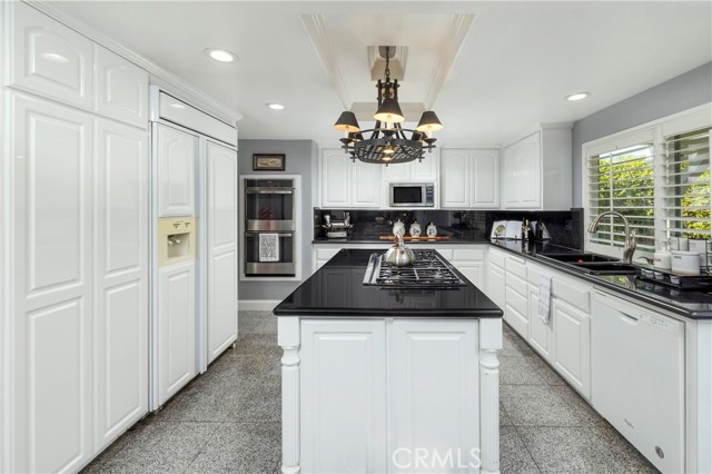6307 E Rocking Horse Way, Orange CA: https://media.crmls.org/medias/066b7e56-9f74-46ab-997e-7dfa3ac3b85e.jpg