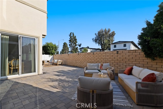 403 Aura Drive, Costa Mesa CA: https://media.crmls.org/medias/066c5c8c-f846-499d-8ce9-a94f14b47bce.jpg