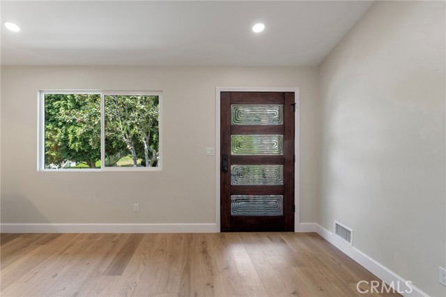 5010 Elmwood Avenue, Los Angeles CA: https://media.crmls.org/medias/066d488e-89d6-4d72-ae1d-94f386e30b4b.jpg