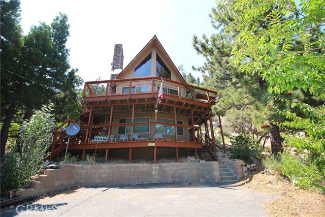 Detail Gallery Image 3 of 44 For 38532 N Shore Dr, Fawnskin,  CA 92333 - 3 Beds | 2/1 Baths