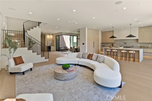 Detail Gallery Image 8 of 65 For 14738 Otsego St, Sherman Oaks,  CA 91403 - 5 Beds | 5/1 Baths