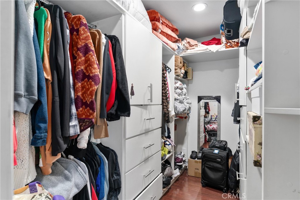 https://media.crmls.org/medias/066ebb36-c39a-4436-8d09-919f351464f7.jpg?preset=X-Large