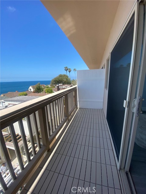 2037 S Coast, Laguna Beach CA: https://media.crmls.org/medias/066f672c-4542-4fed-8402-71effd17296c.jpg