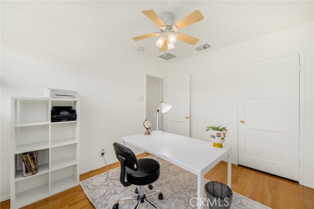 2137 Ostrom Avenue, Long Beach CA: https://media.crmls.org/medias/06702298-fc5f-4df0-86e1-87052a11c9f4.jpg