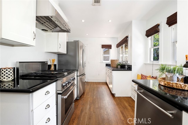 802 S Arroyo Boulevard, Pasadena CA: https://media.crmls.org/medias/0671252f-d0db-4477-884c-02b33e847cd7.jpg
