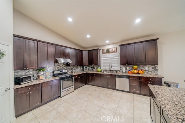 13546 Rincon Road, Apple Valley CA: https://media.crmls.org/medias/067273d7-d32c-4388-a738-d30c6882c36f.jpg