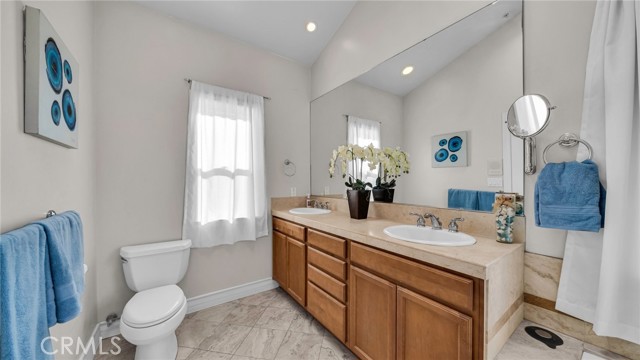 Detail Gallery Image 15 of 28 For 2723 Carnegie Ln a,  Redondo Beach,  CA 90278 - 3 Beds | 2/1 Baths