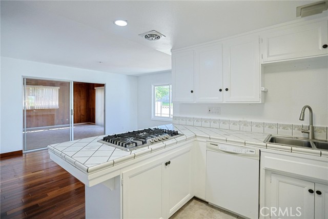 Detail Gallery Image 16 of 40 For 1328 W 214th St, Torrance,  CA 90501 - 4 Beds | 2 Baths