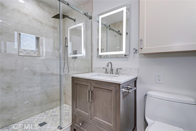 Detail Gallery Image 12 of 20 For 3601 Laurel Ave, Manhattan Beach,  CA 90266 - 3 Beds | 2/1 Baths