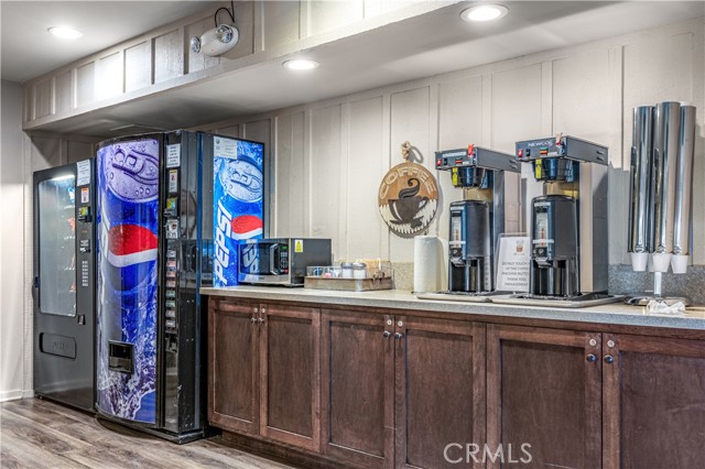 5200 Irvine Blvd., Irvine CA: https://media.crmls.org/medias/06742c26-bea8-4c61-9279-15f8557d1ecd.jpg
