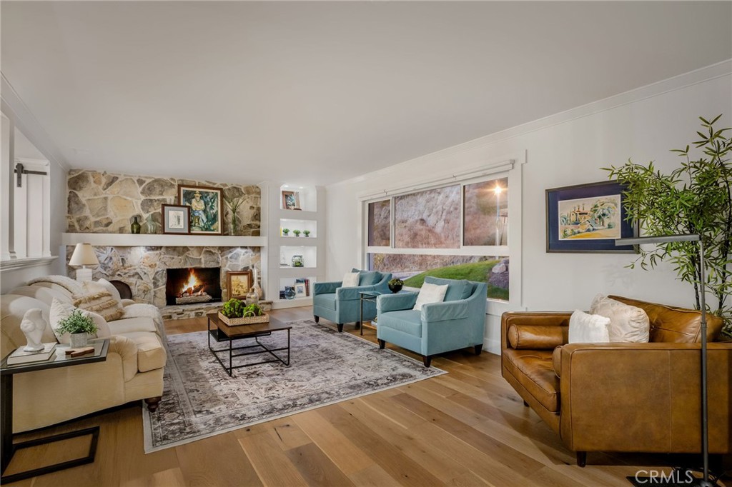 MLS #OC25117239 img 4