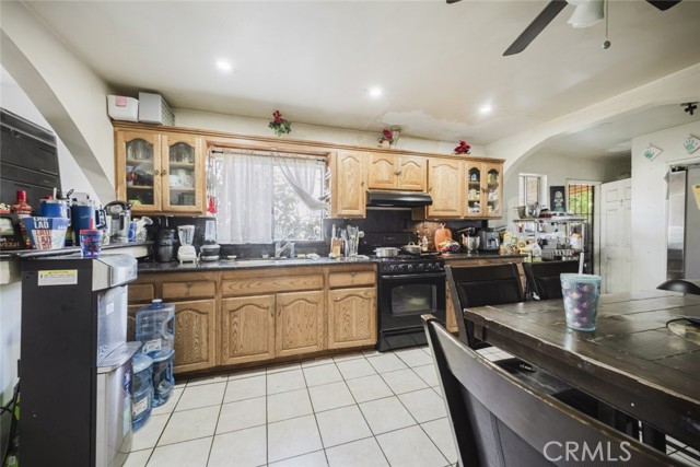 Detail Gallery Image 4 of 25 For 907 5th St, San Fernando,  CA 91340 - 3 Beds | 2 Baths