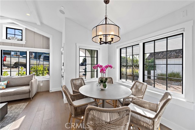 Detail Gallery Image 13 of 31 For 156 Pearl St, Laguna Beach,  CA 92651 - 3 Beds | 2 Baths