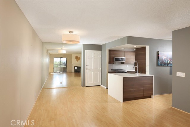 460 Oak Street, 304 photo 2