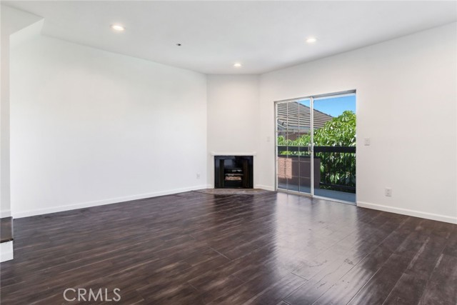 147 West Acacia Avenue, 143 photo 6