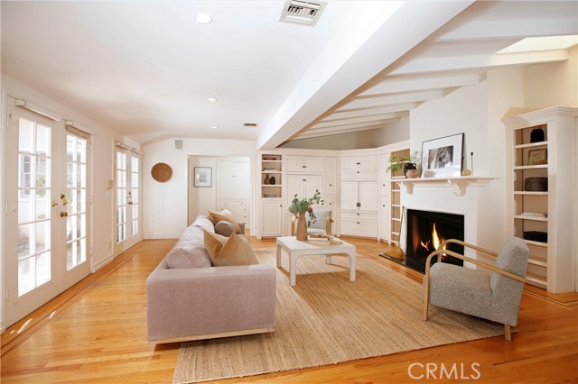 Detail Gallery Image 10 of 35 For 1624 Santa Barbara Ave, Glendale,  CA 91208 - 4 Beds | 3 Baths