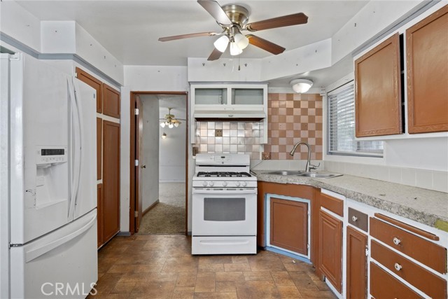 Detail Gallery Image 7 of 29 For 205 Suzanne Ln, Taft,  CA 93268 - 4 Beds | 2 Baths