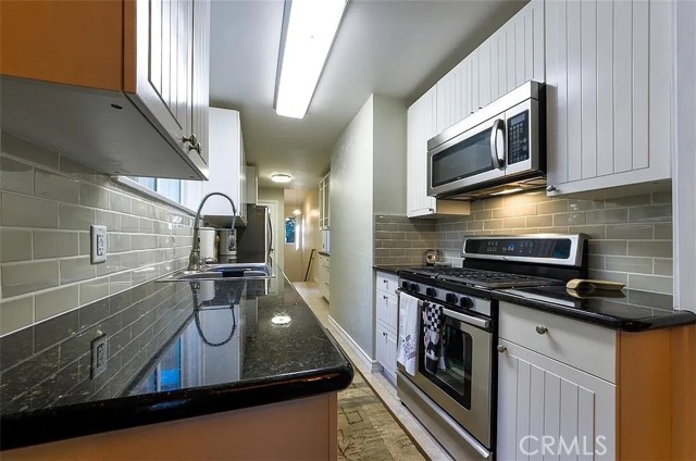 Detail Gallery Image 18 of 57 For 743 Woodland Rd, Crestline,  CA 92325 - 3 Beds | 2/1 Baths