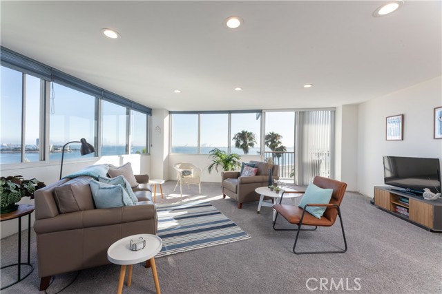 2999 E Ocean Blvd, Long Beach CA: https://media.crmls.org/medias/0679702d-87ec-40aa-8ee0-f3df6fd81e25.jpg