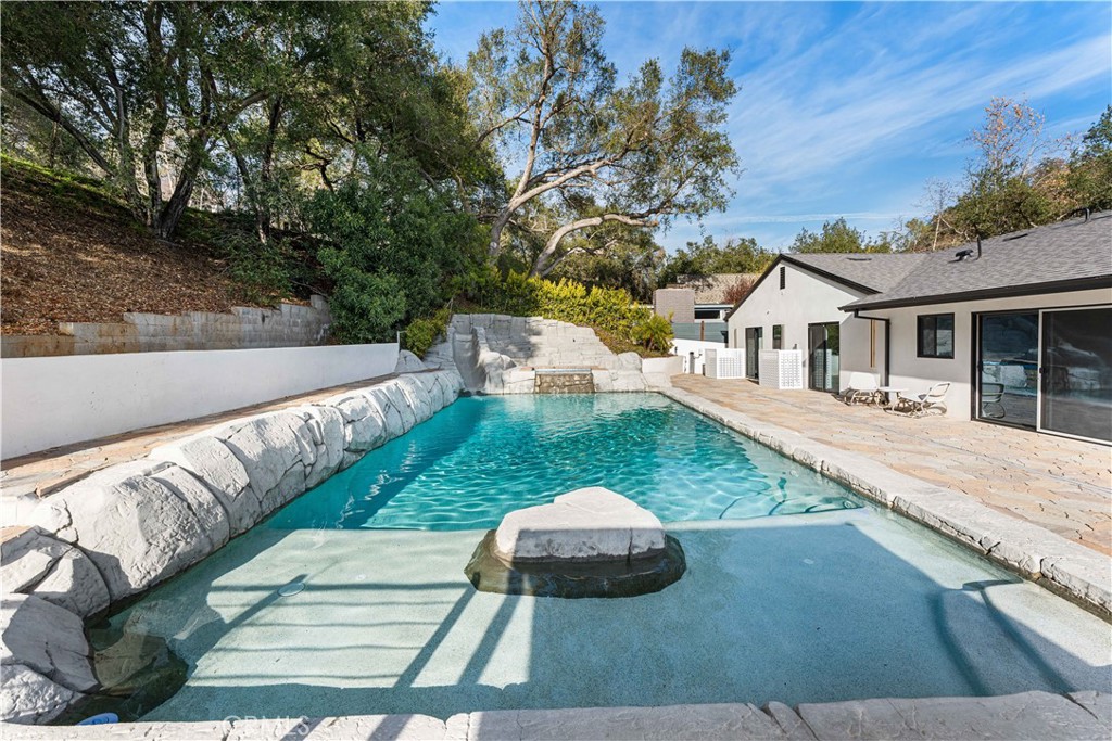 2911 E Chevy Chase DriveGlendale img 9
