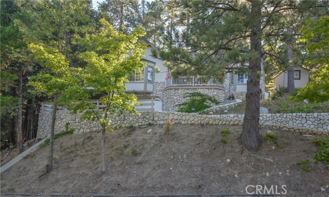 Detail Gallery Image 1 of 38 For 196 N Fairway Dr, Lake Arrowhead,  CA 92352 - 3 Beds | 2 Baths