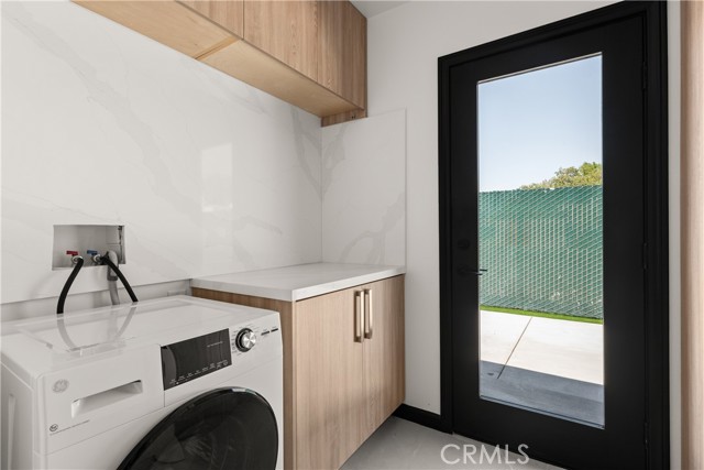 Detail Gallery Image 16 of 33 For 7943 Ledge Ave, Sun Valley,  CA 91352 - 3 Beds | 3 Baths