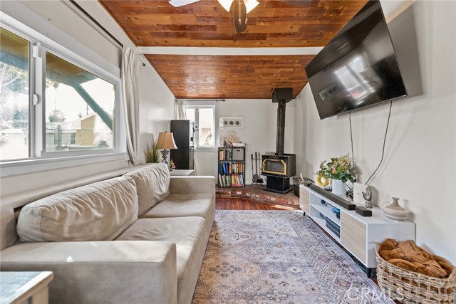 Detail Gallery Image 7 of 45 For 352 E 16th, San Bernardino,  CA 92404 - 2 Beds | 1 Baths