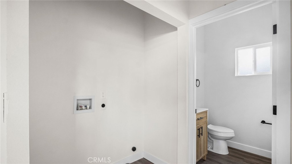 https://media.crmls.org/medias/067c2881-348a-4aef-b8b3-60704e6f7601.jpg?preset=X-Large
