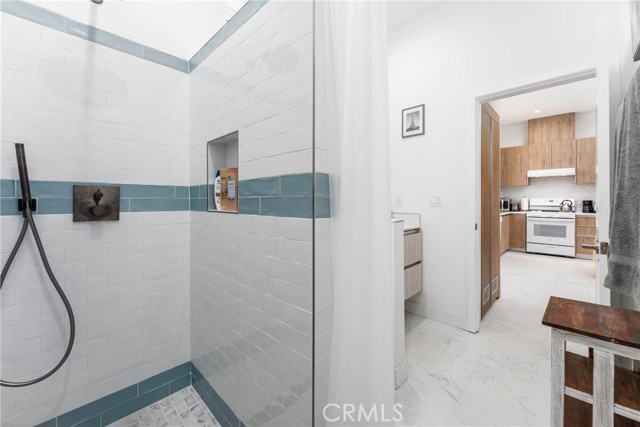 Detail Gallery Image 43 of 60 For 14027 Wyandotte St, Van Nuys,  CA 91405 - 4 Beds | 4 Baths
