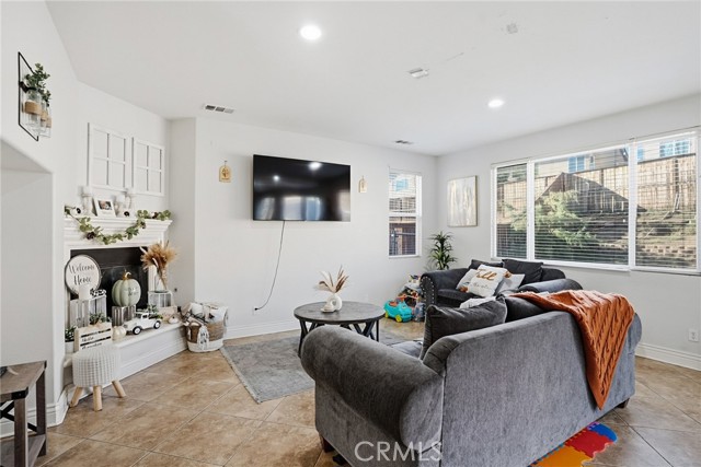 Detail Gallery Image 12 of 44 For 3902 Bluff, Perris,  CA 92571 - 4 Beds | 2/1 Baths