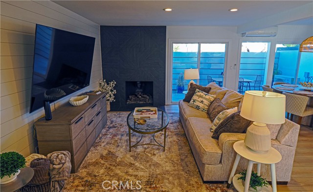 Detail Gallery Image 11 of 18 For 4310 Spindrift, Newport Beach,  CA 92663 - 3 Beds | 2/1 Baths