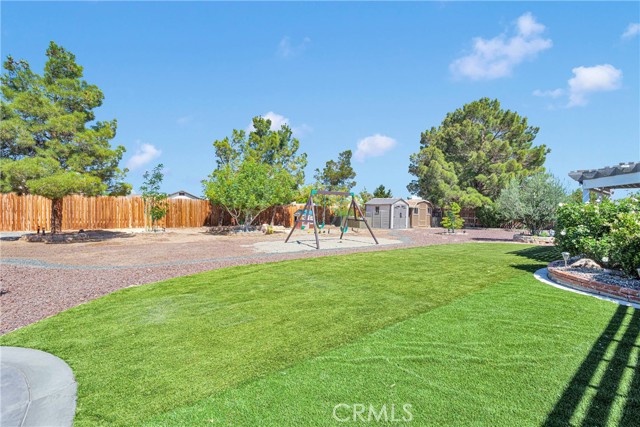 13950 High Falls Trail, Apple Valley CA: https://media.crmls.org/medias/067e66ca-ca3f-4025-b38a-62a29ecbc60a.jpg